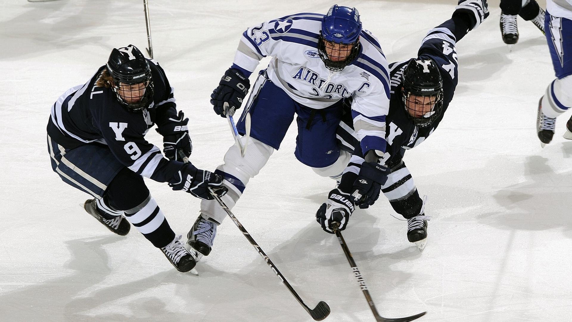 中国代表团在冬奥会再创佳绩 冰雪健儿展现拼搏精神